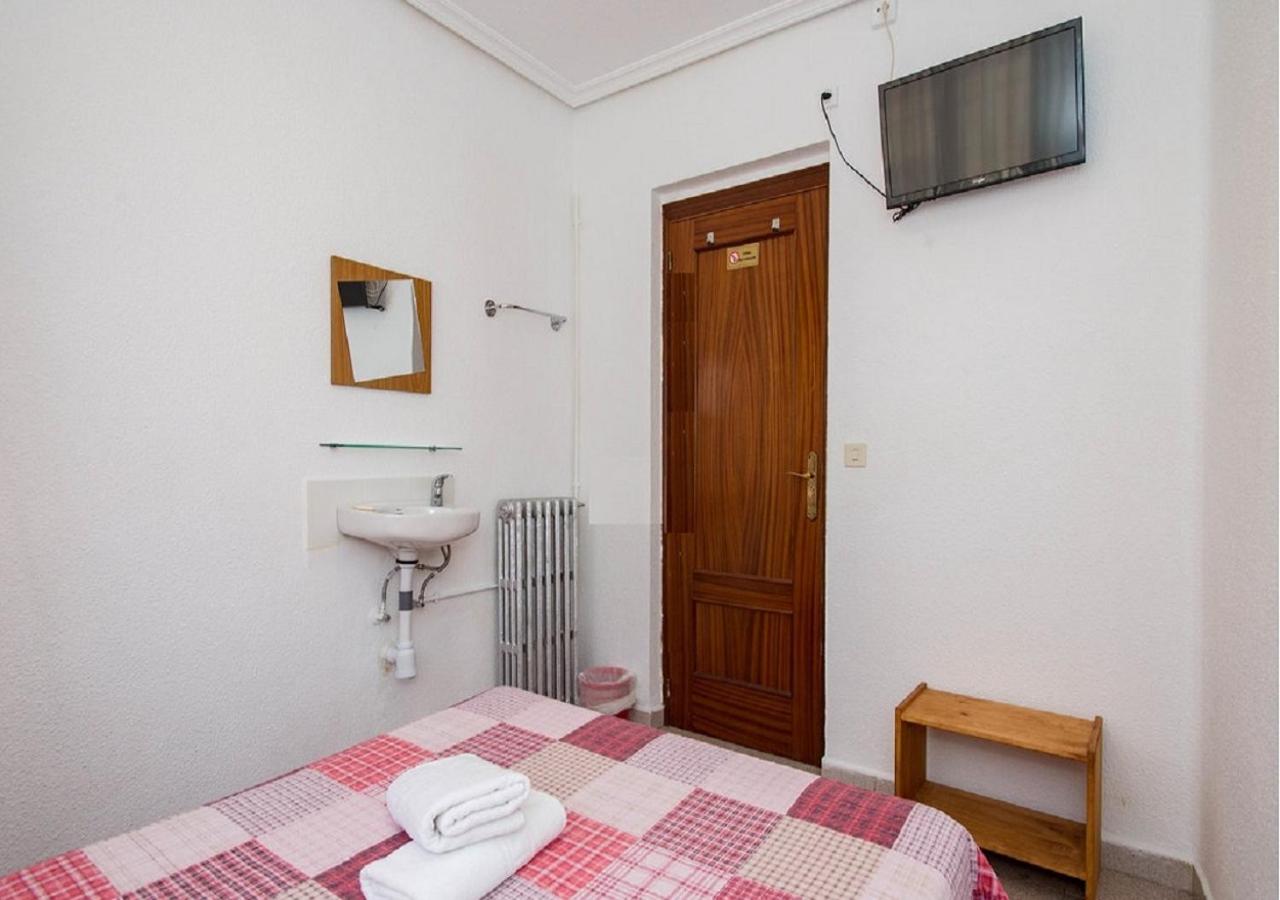 Standard Single Room with Shared Bathroom