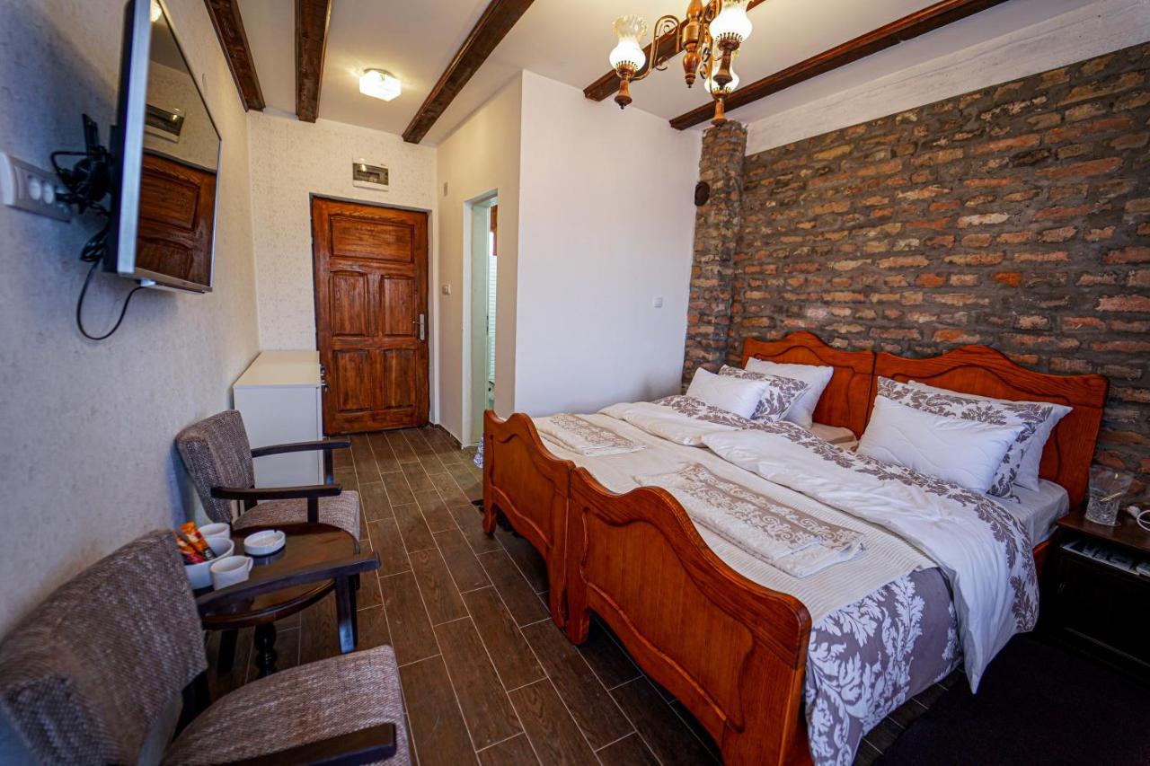 Chambre Double Deluxe (2 Adultes + 1 Enfant)