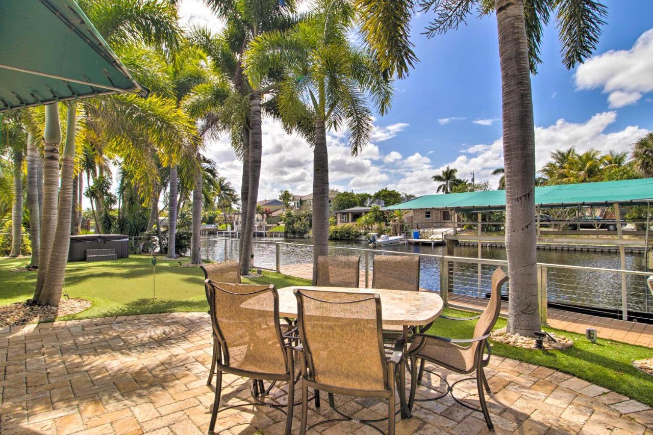 B&B Lake Worth Beach - Sunny Waterfront Home by West Palm with Hot Tub! - Bed and Breakfast Lake Worth Beach