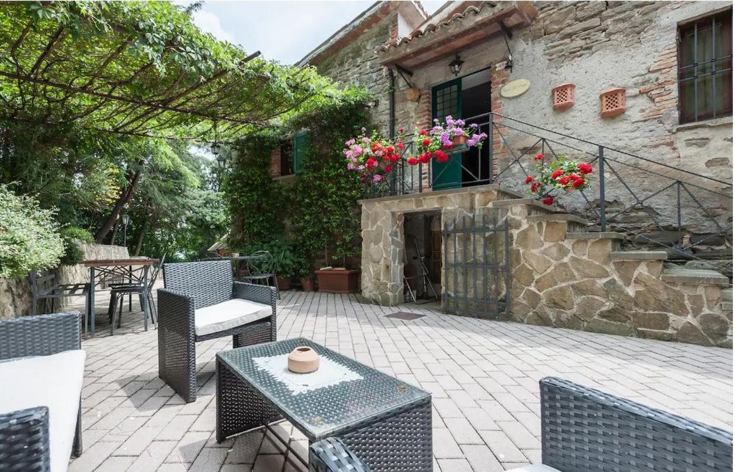 B&B Gubbio - Casale Gli Angeli-Charming Villa with Garden and Parking! - Bed and Breakfast Gubbio