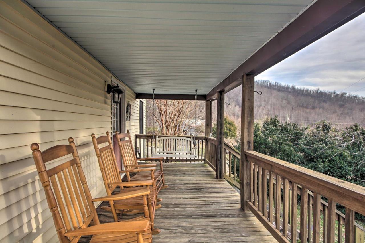 Spacious Faber Home with Yard, Steps to Winery! - B&B Faber