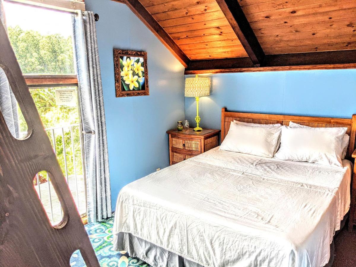 Queen Room with Shared Bathroom