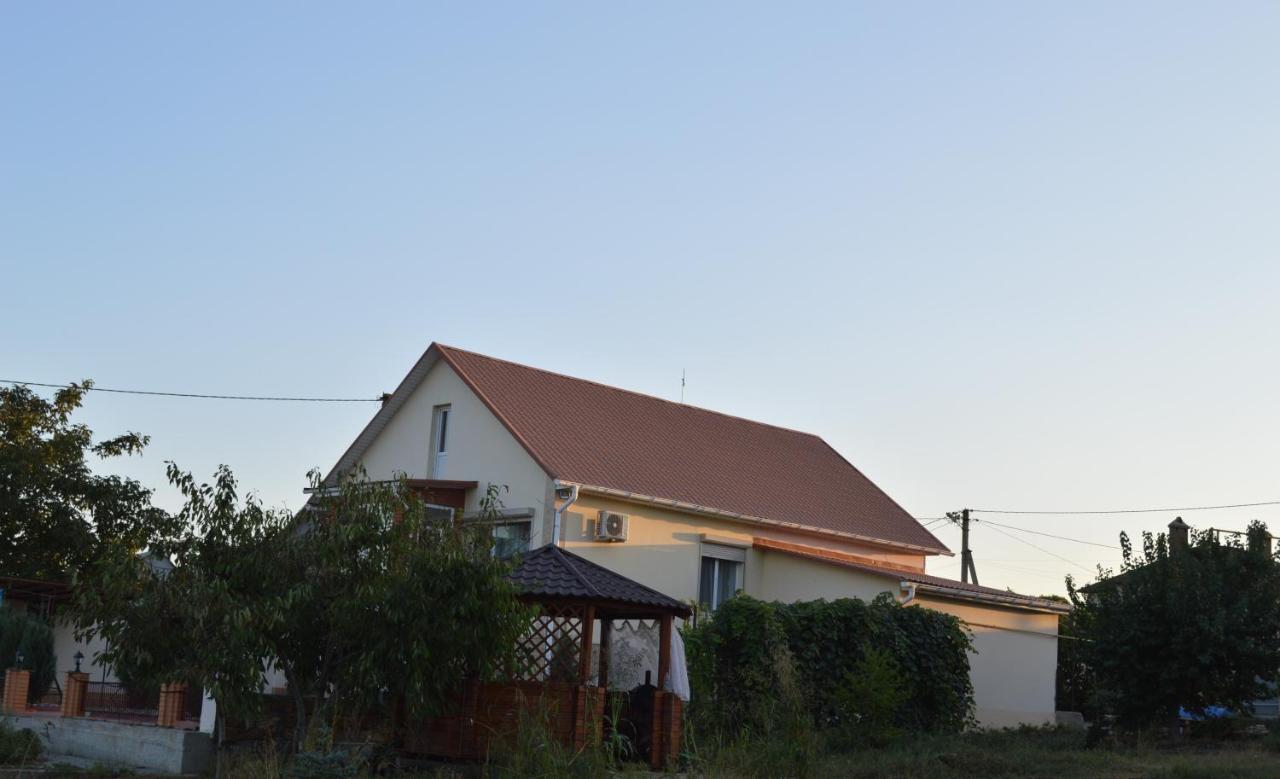 Дача в Санжейке с уютной территорией для отдыха у Чёрного моря - Bed and Breakfast