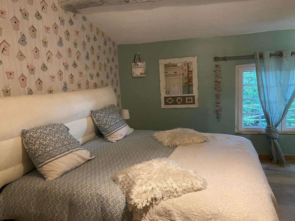 Chambre Lit Queen-Size - Vue sur Piscine