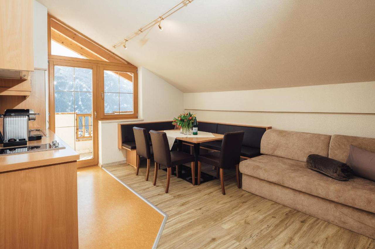 Apartment mit Balkon