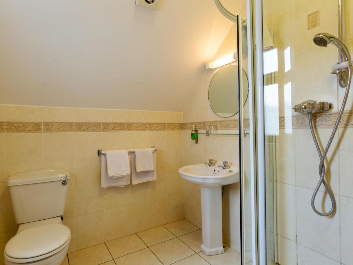 Tudor House Guest House - B&B