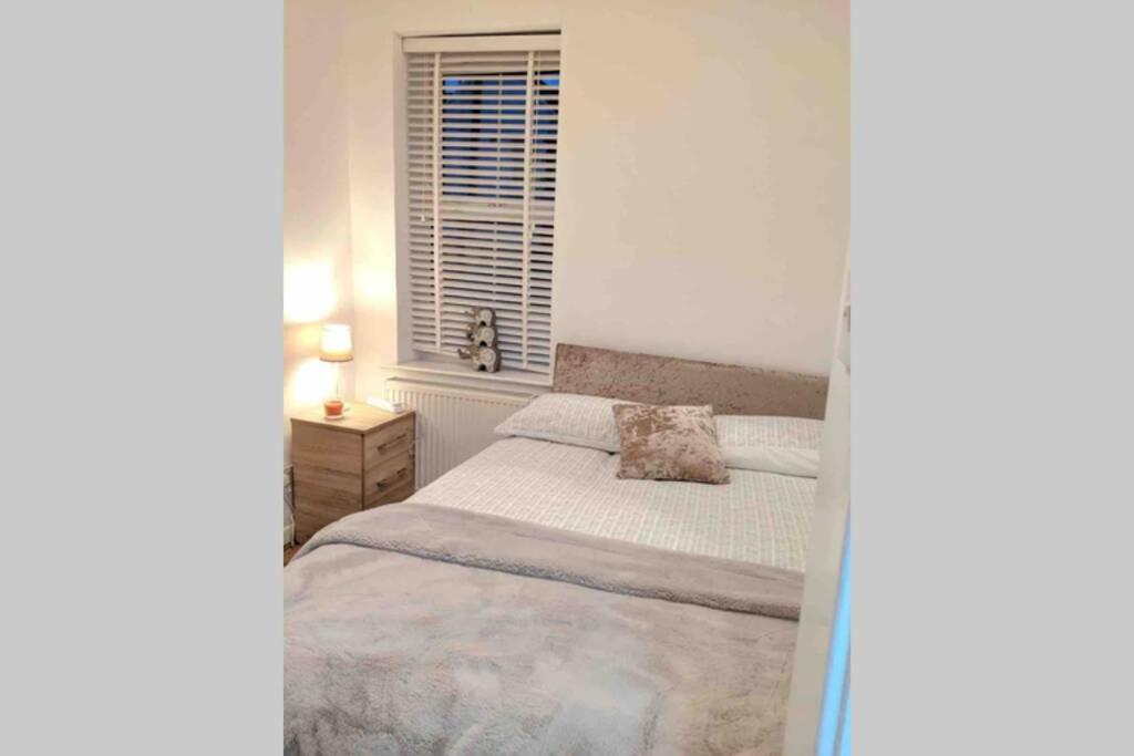 Cozy 1BR Apt Cardiff Bay Great Value Stay - Chambres d'hôtes Cardiff