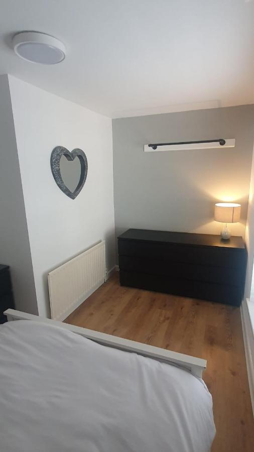 3 Story House near Bike park Wales & zip world - Chambres d'hôtes Aberaman