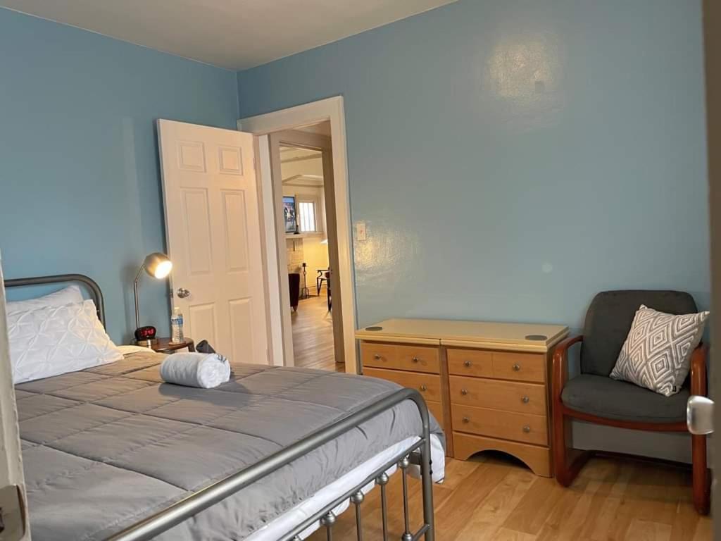 2 BR Apt near Great Lakes Naval Base and 6 Flags - B&B