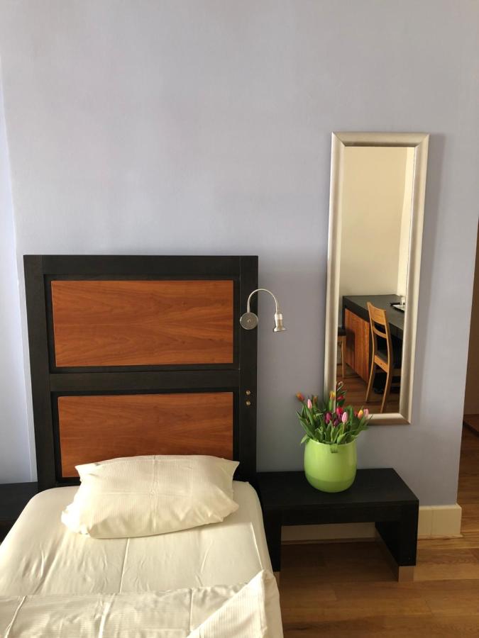 Zweibettzimmer mit Stadtblick
