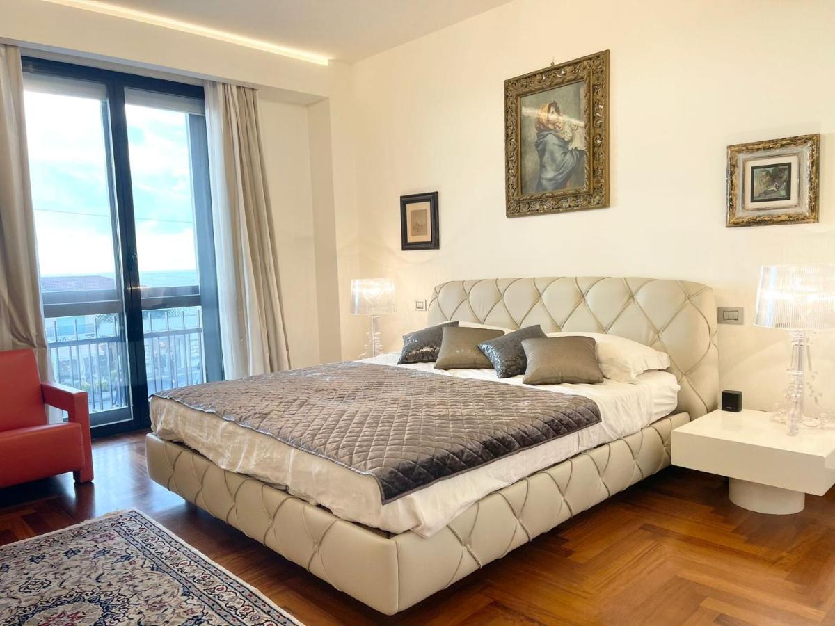 Appartamento fronte mare con parcheggio privato - B&B