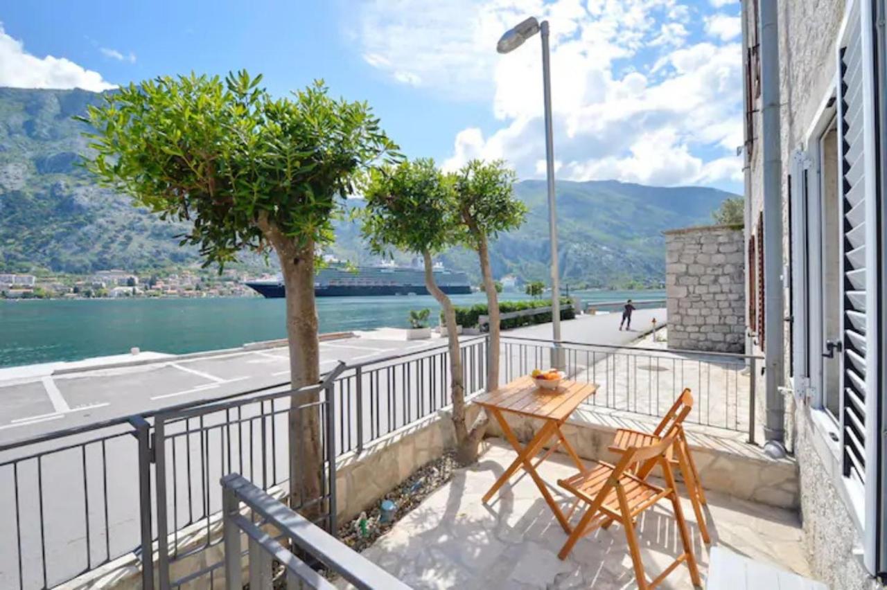 B&B Kotor - Cosy front line apt with sea access at your door step - Bed and Breakfast Kotor