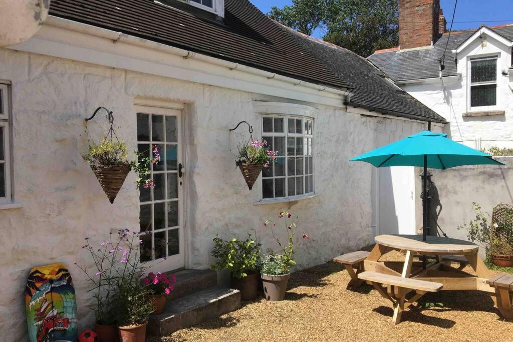 Bodriggy Barn Holiday Cottage near St Ives - B&B