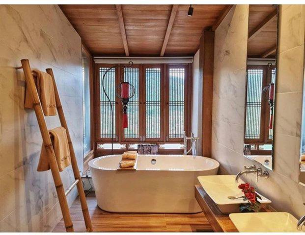Suite with Lake View