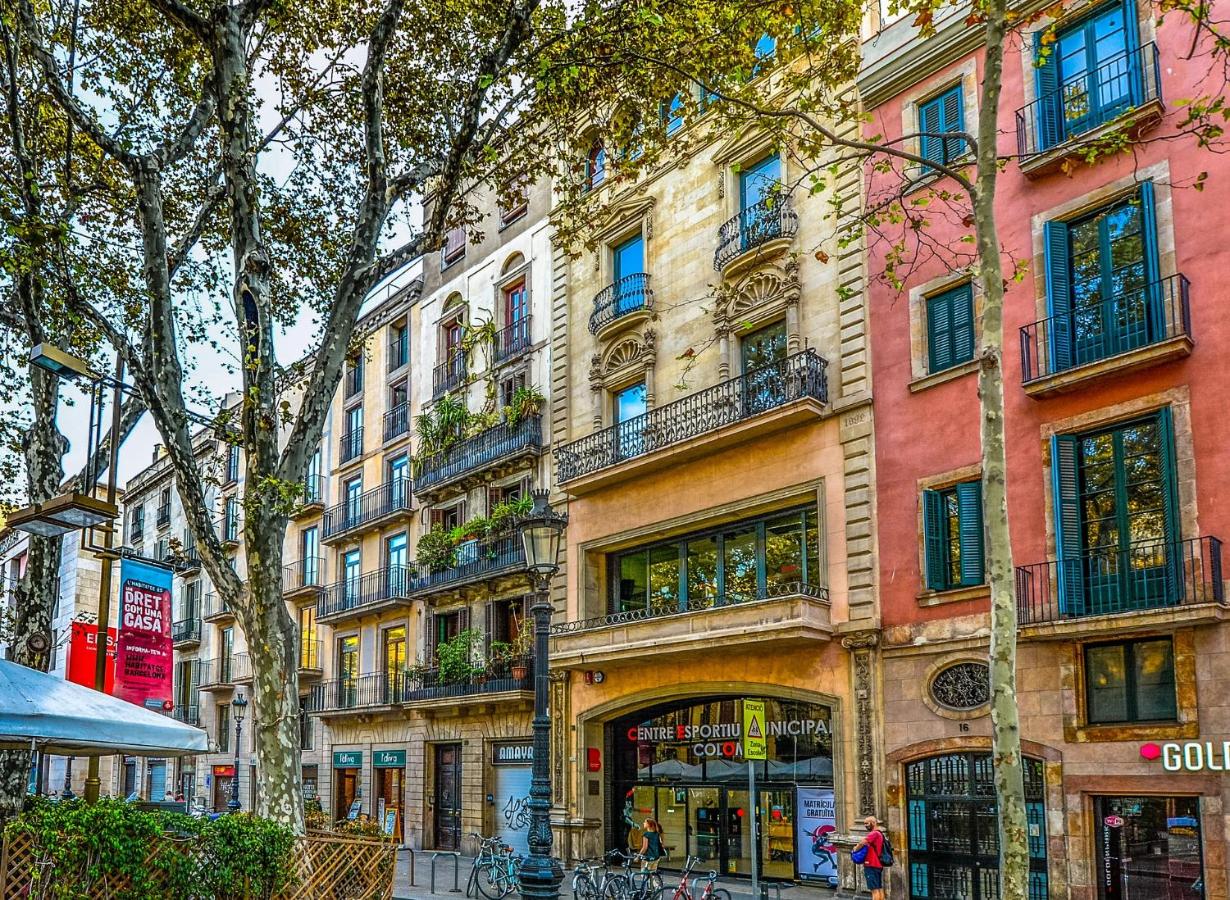 MUNNE - Spacious apartments next to FC Barcelona - B&B Barcellona
