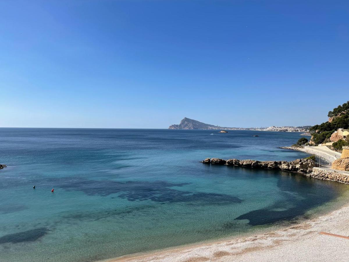 Sunrise Beachfront Apartment by the Marina - B&B Altea