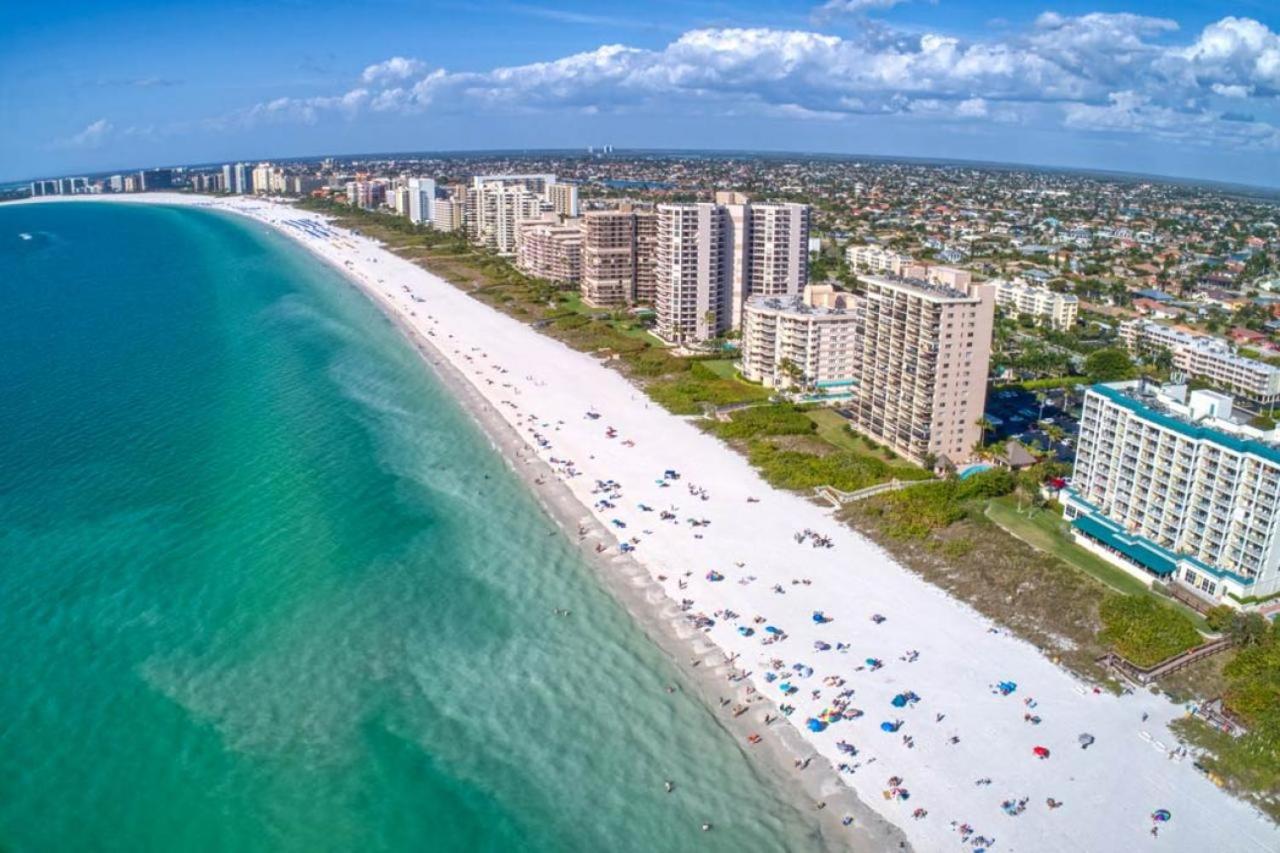 2 Bed South End Beachfront Condo at Popular Seawinds - B&B Marco Island