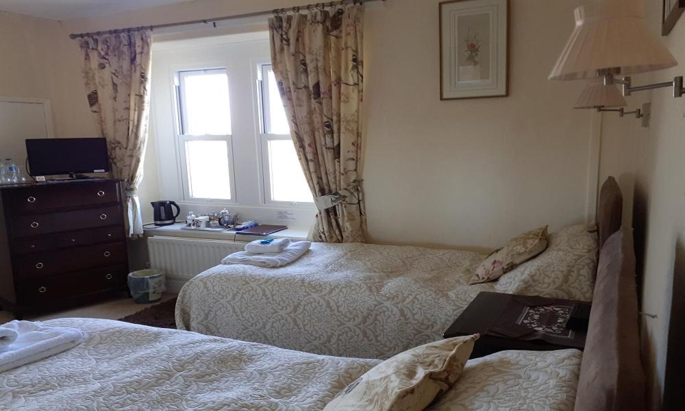 Twin Room with Private Bathroom