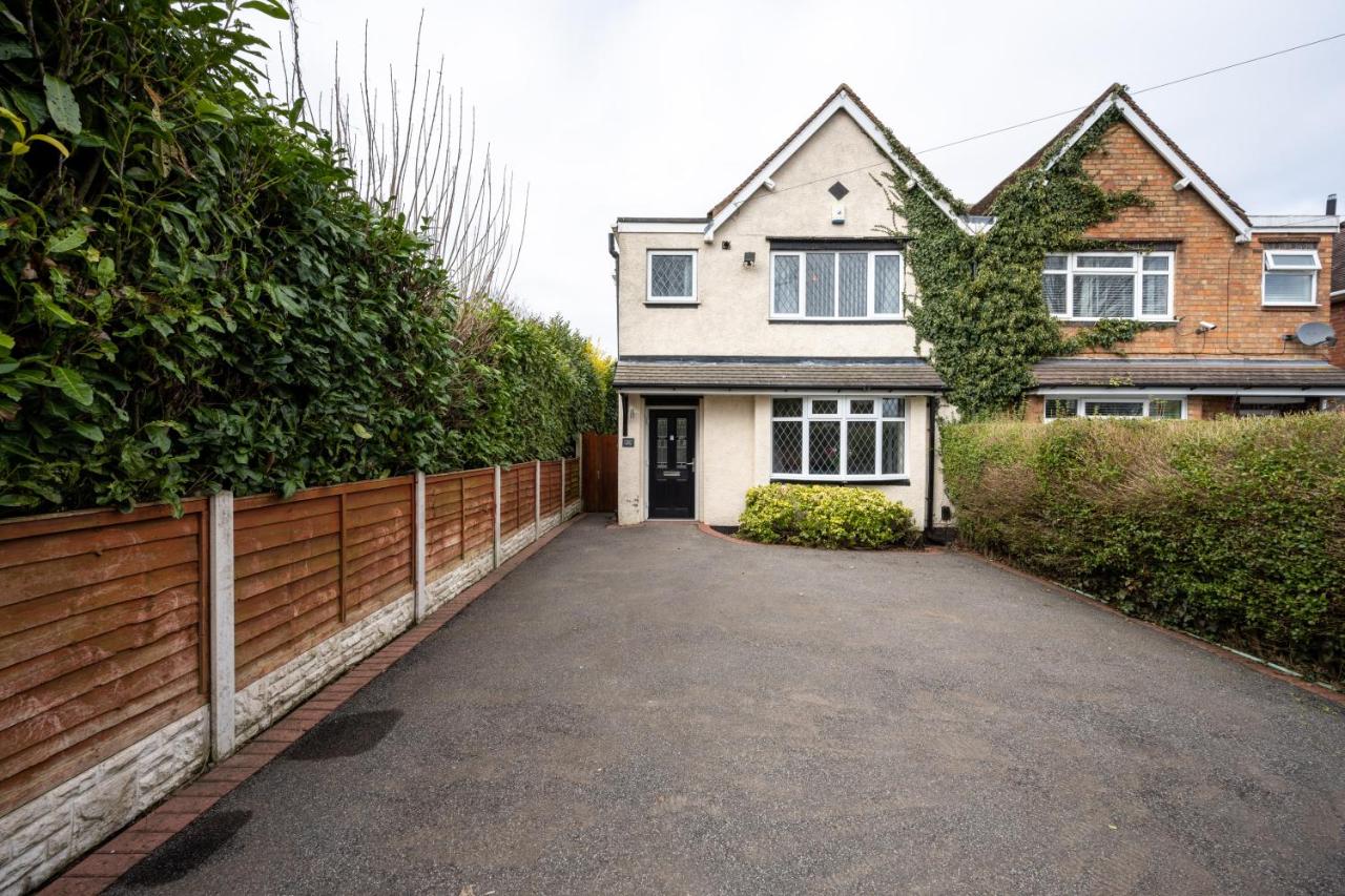 Summerfield House - Elegant house with garden near NEC, JLR, Solihull - B&B