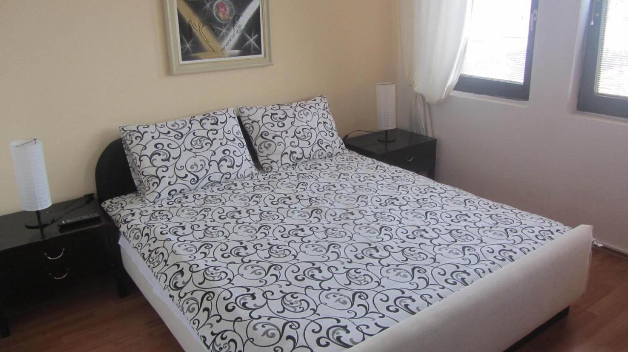 Double Room - Street Side