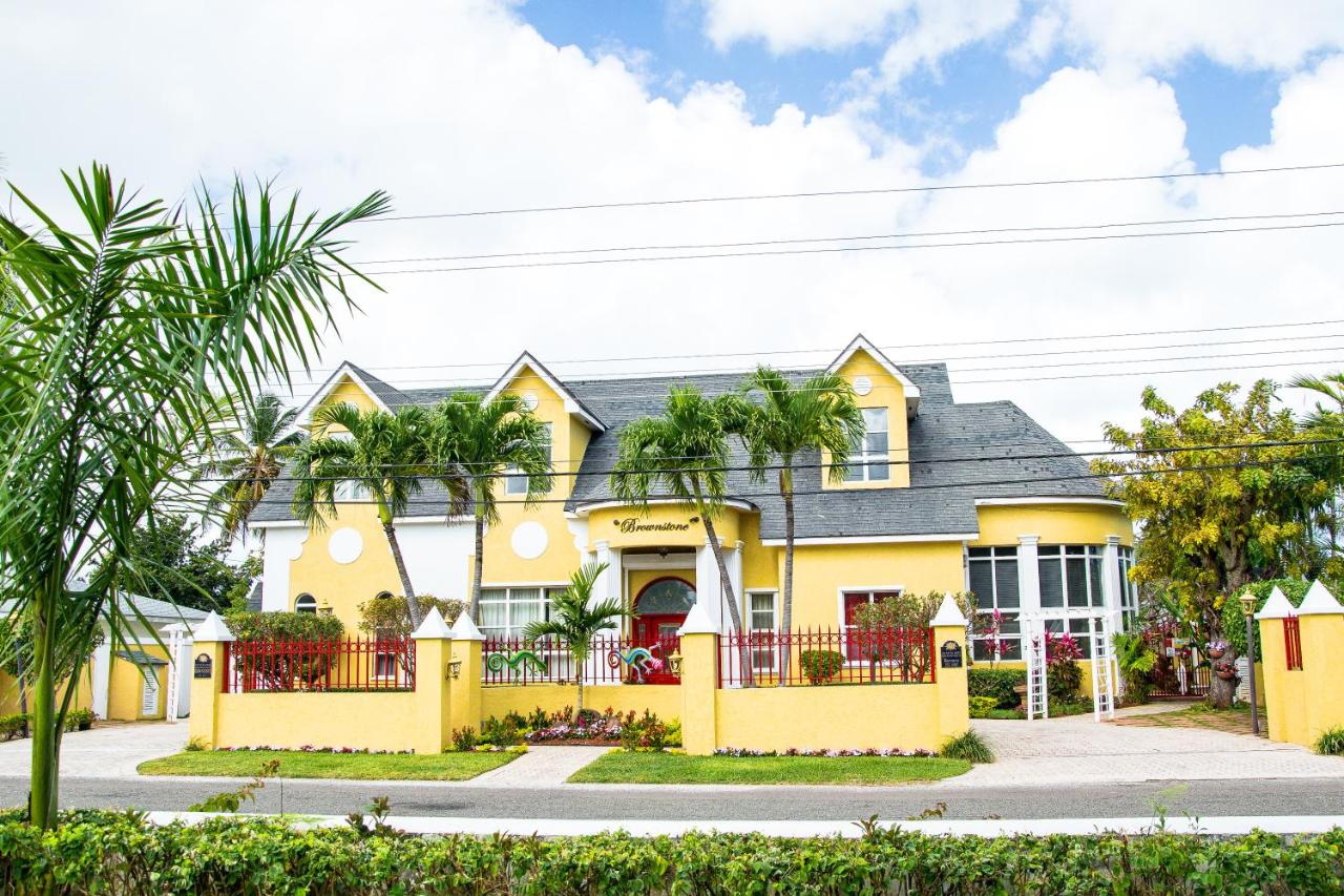 Brownstone Guesthouses - Bed and Breakfast