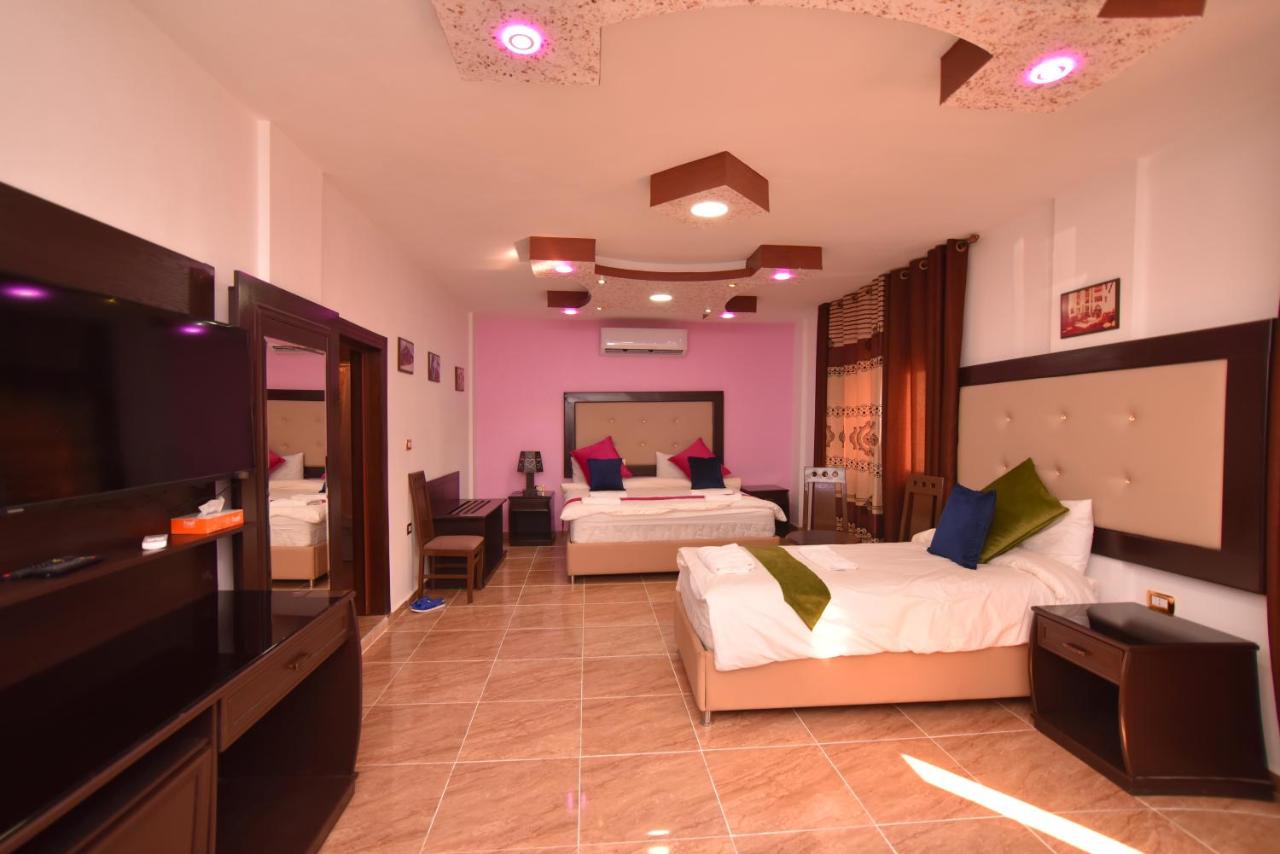 Deluxe Family Room