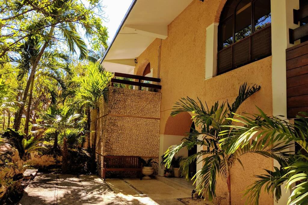 Steps to Ocean Huge Beach Villa Private Pool in Exclusive Fase 1 Playacar - B&B Playa del Carmen