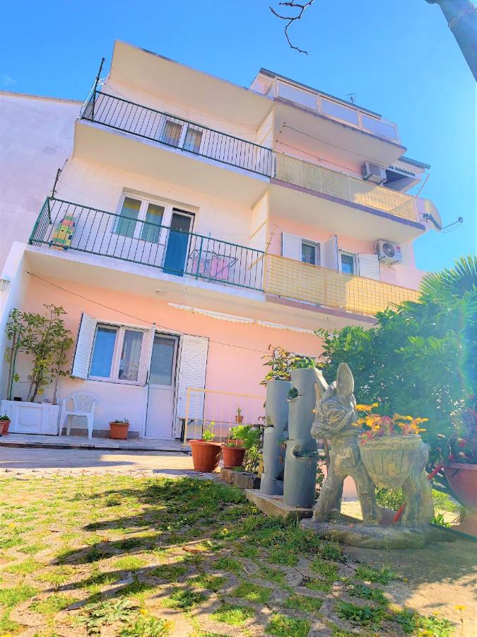 Roko apartment house - B&B Primošten