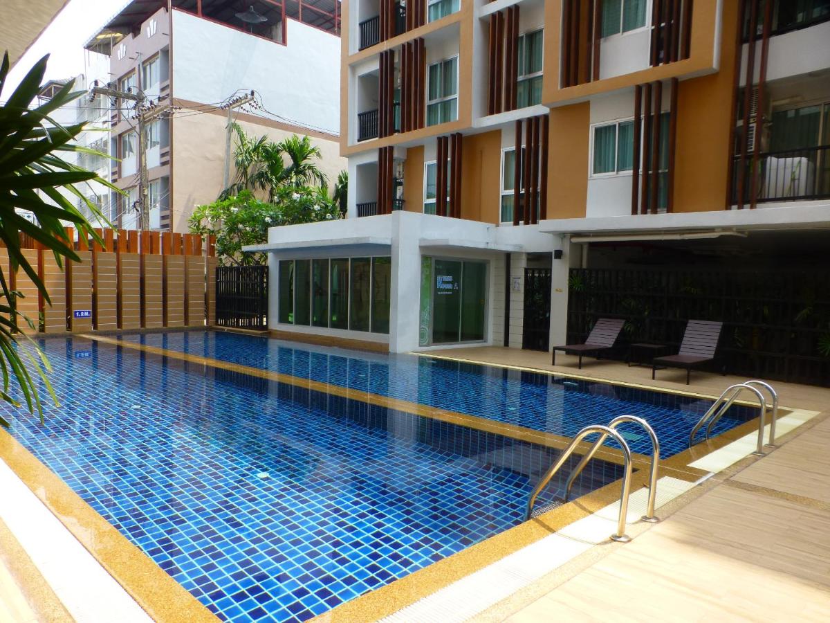 B&B Udon Thani - 1 Double bedroom Apartment with Swimming pool security and high speed WiFi - Bed and Breakfast Udon Thani