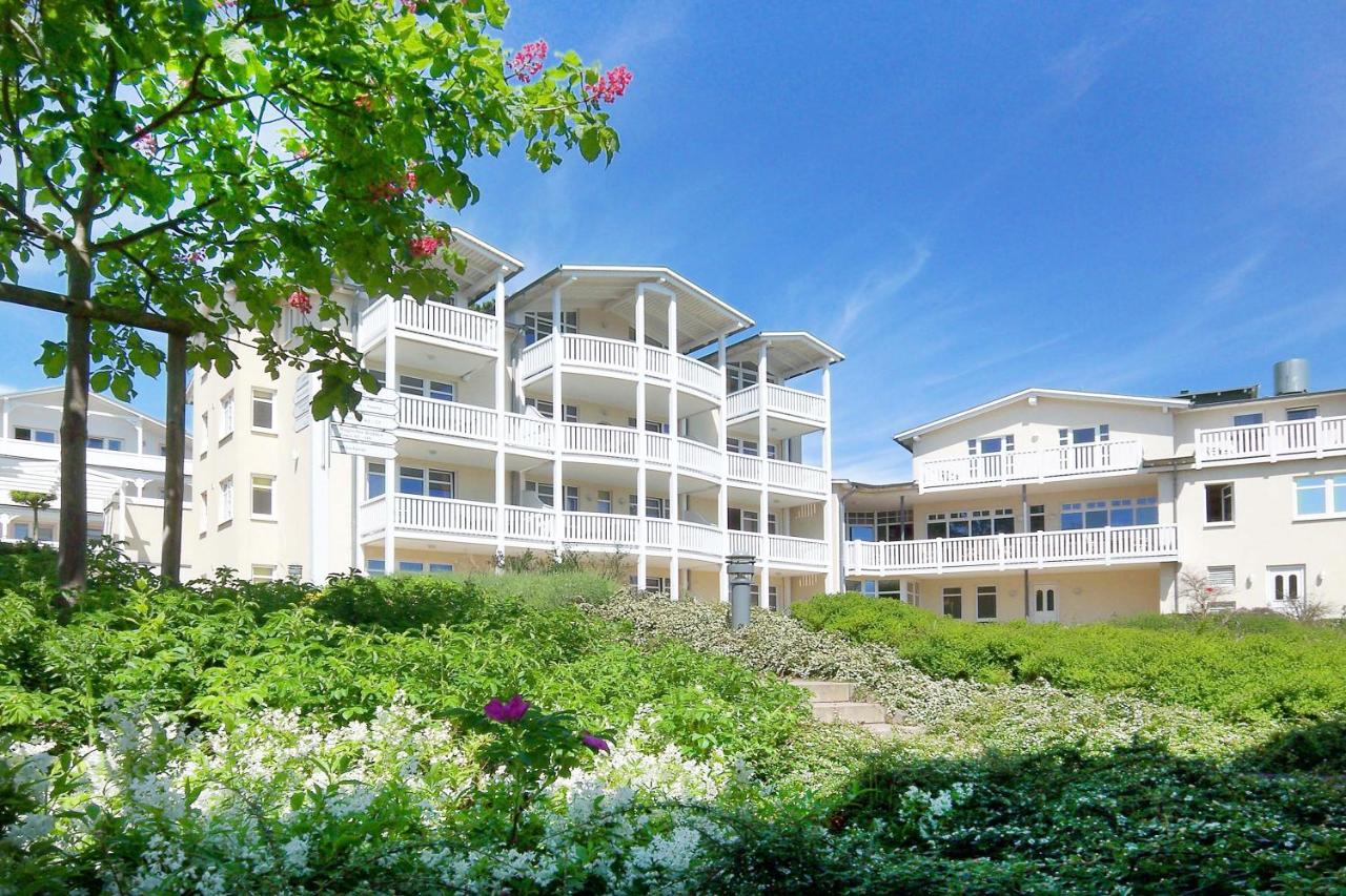 Terrasse, gratis Nutzung vom AHOI Erlebnisbad und Sauna in Sellin - Meeresblick FeWo 43 - Chambres d’hôtes