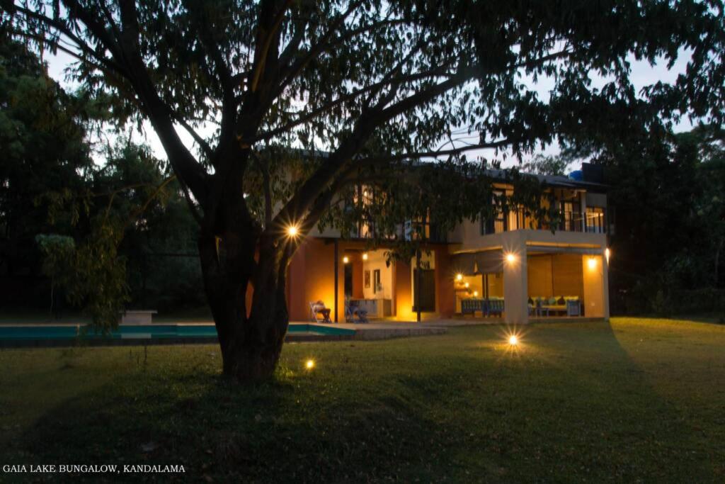 Gaia Lake Bungalow, Kandalama - Ferienwohnung