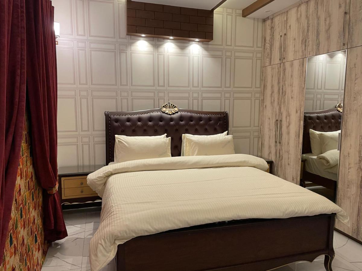 B&B Lahore - Royal Three-Bedroom Villa Dha Phase 6 Lahore - Bed and Breakfast Lahore