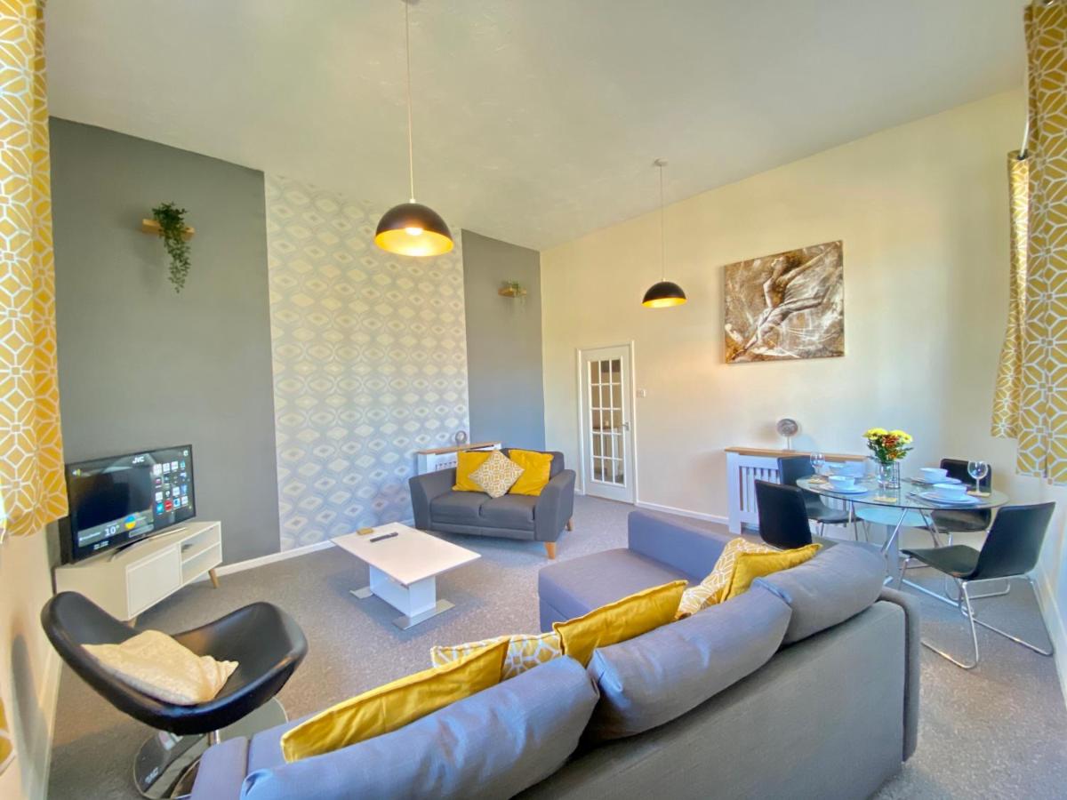 4 Single beds or 2 Doubles - FREE PARKING SPACES - SMART TV's - City Centre Spacious flat - Ferienwohnung Southampton