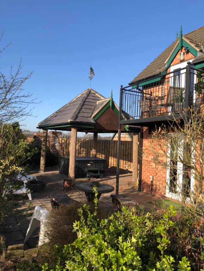 Lincoln Holiday Retreat Lodge with Private Hot Tub - Chambres d’hôtes
