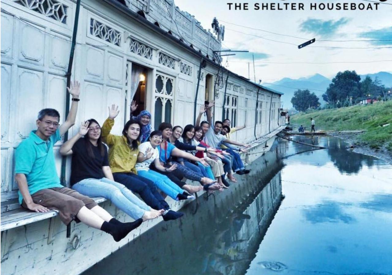 B&B Srinagar - The Shelter Group of Houseboats & Tour organiser - Bed and Breakfast Srinagar