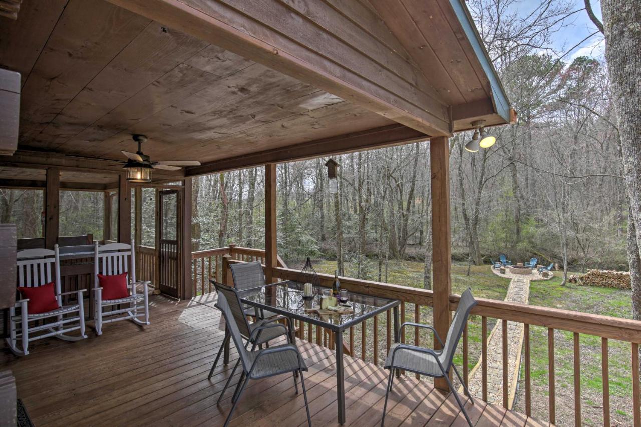 B&B Blue Ridge - Picturesque Mountain Cabin with Hot Tub and Fire Pit! - Bed and Breakfast Blue Ridge