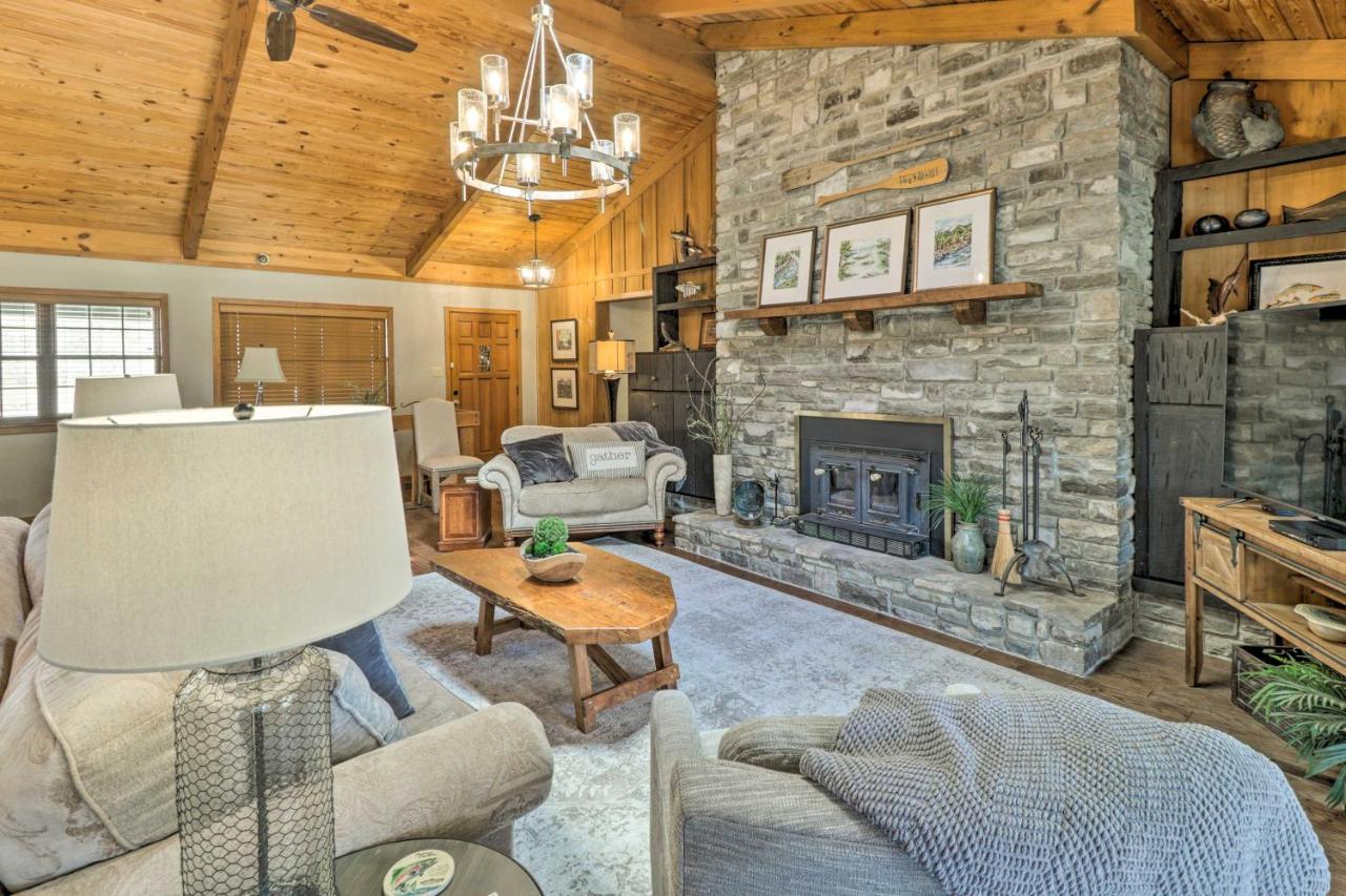 B&B Mountain View - Renovated Riverfront Retreat with Deck and Grill! - Bed and Breakfast Mountain View