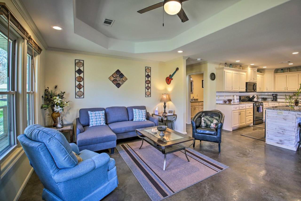 Kayaks and Boat Slip Waterfront Hot Springs Home! - B&B