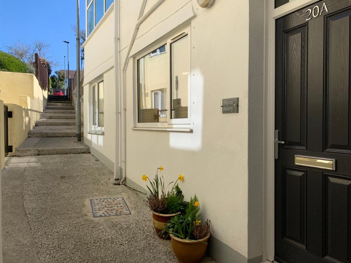 Bijou Beery, beautiful garden flat in village location - Bed and Breakfast