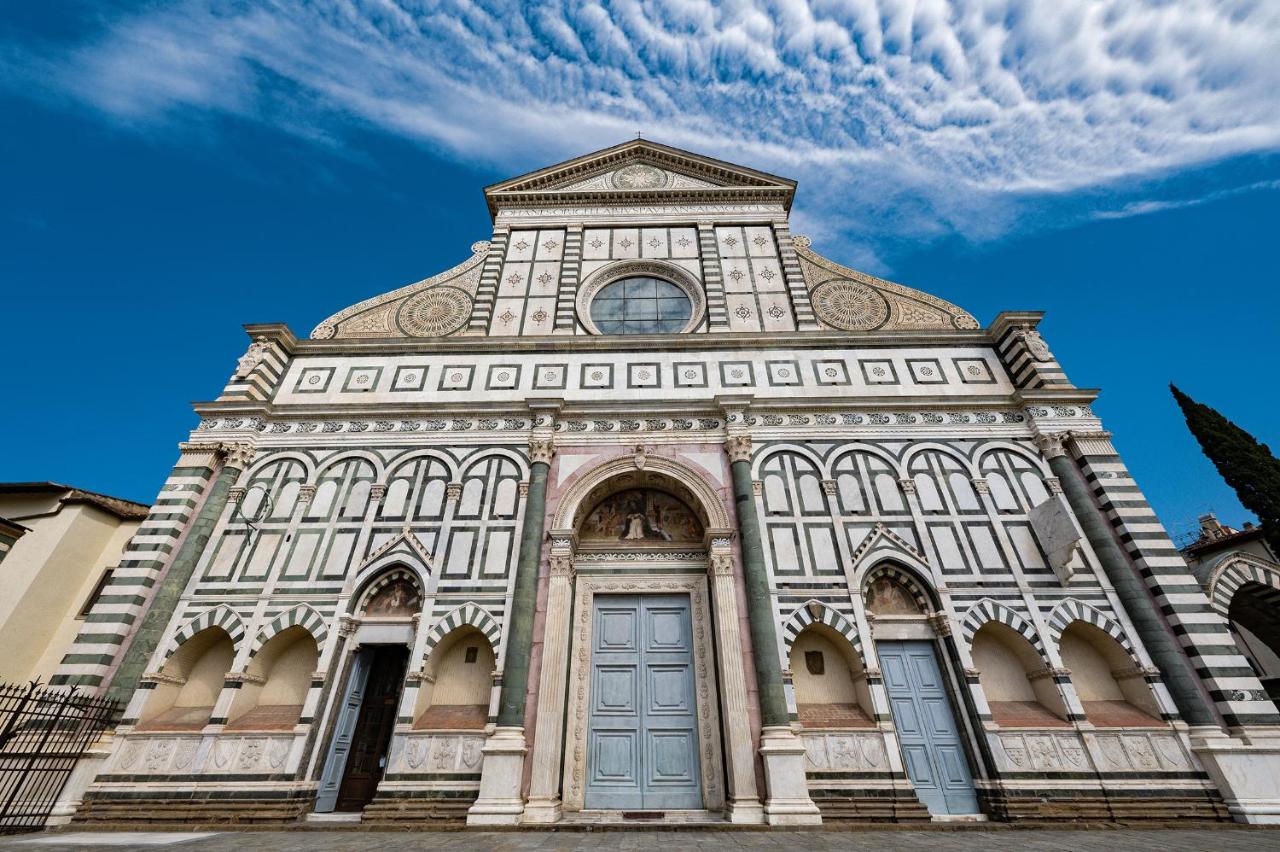 Via Avelli, 4 - Daniela - Florence Charming Apartments - Delightful and bright 3rd-floor apartment without elevator, overlooking one of Florence's most beautiful squares, Exceptionally located for exploring the city - Chambres d'hôtes Florence