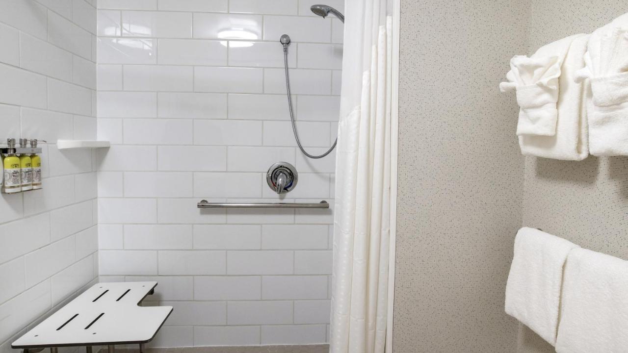 Chambre Lit King-Size - Baignoire Accessible aux Personnes à Mobilité Réduite - Non-Fumeurs