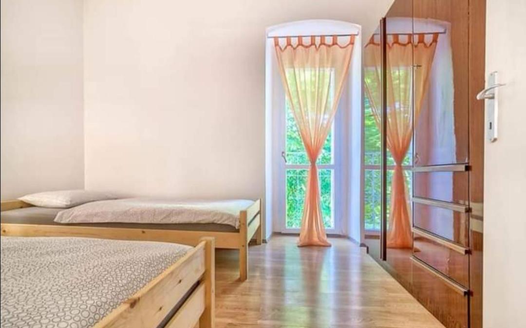 Apartman Zara Center - Bed and Breakfast Pula