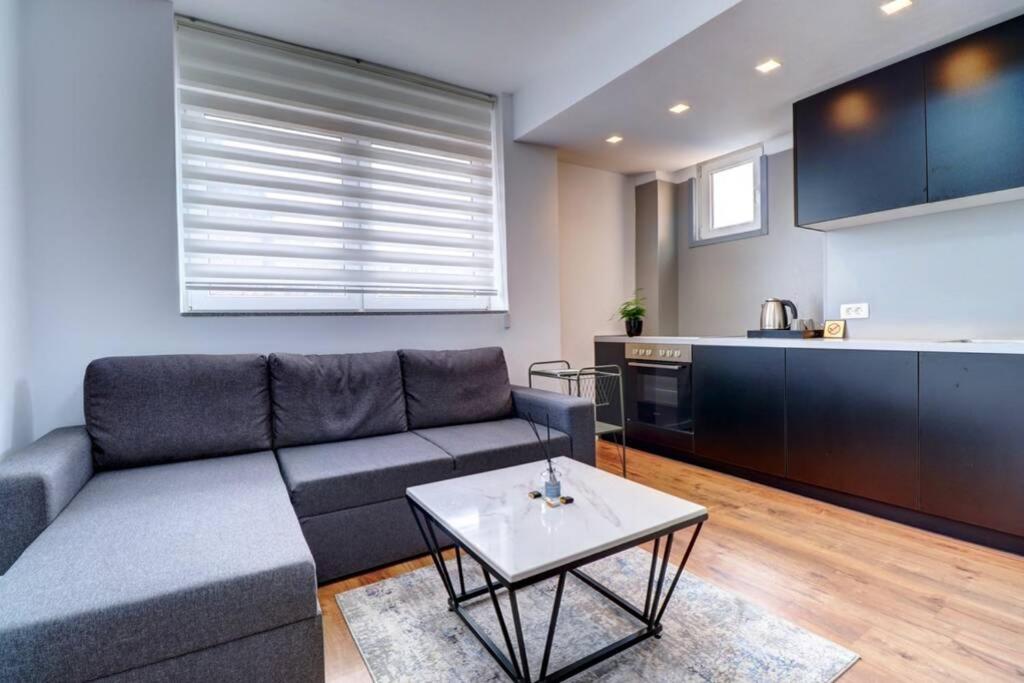 Town Square Apartment - Chambres d’hôtes Pristina