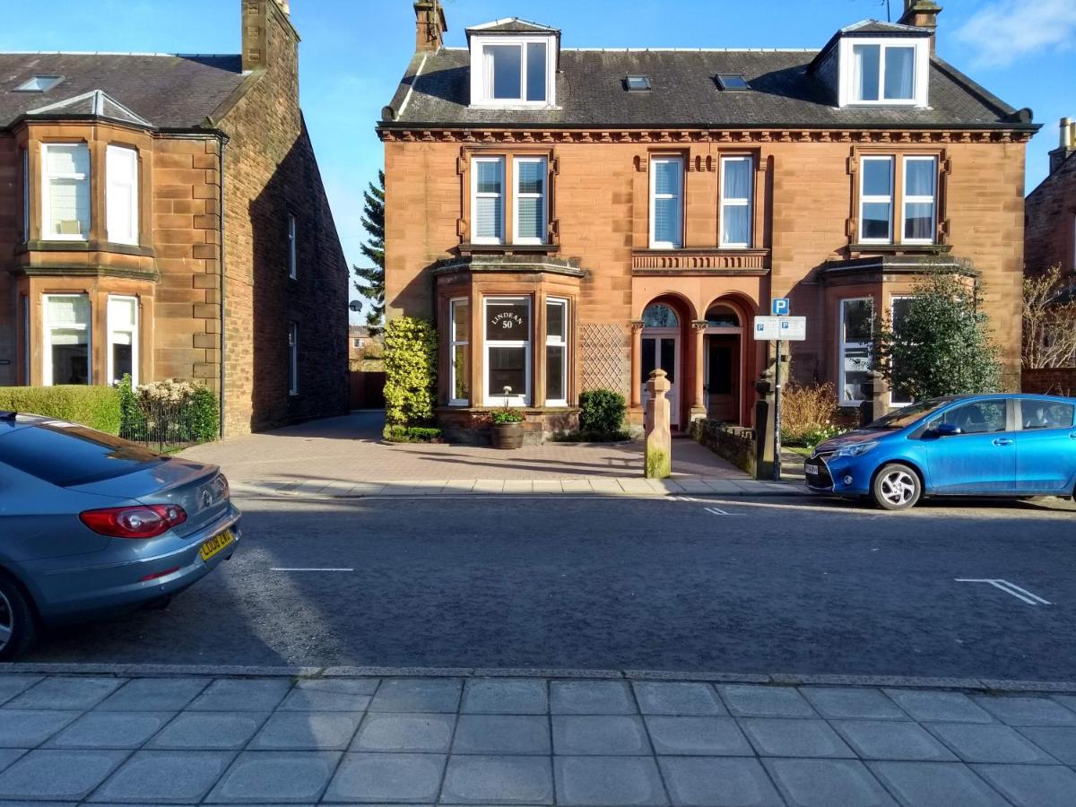 B&B Dumfries - Lindean Guest House - Bed and Breakfast Dumfries