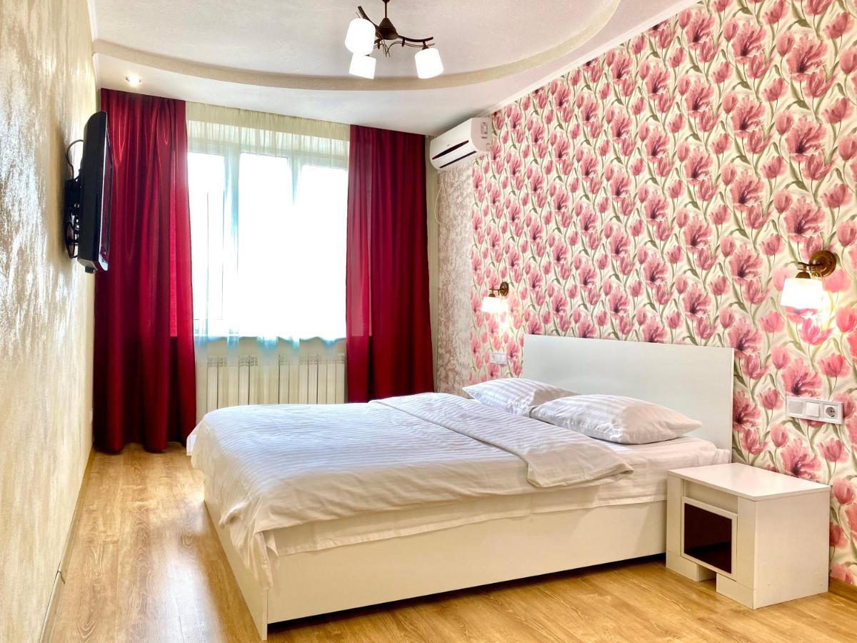 B&B Poltava - ApartPoltava Вишукані апартаменти, 2-ОКРЕМІ КІМНАТИ, квартира в НОВОМУ будинку, Банківський ЧЕК - Bed and Breakfast Poltava