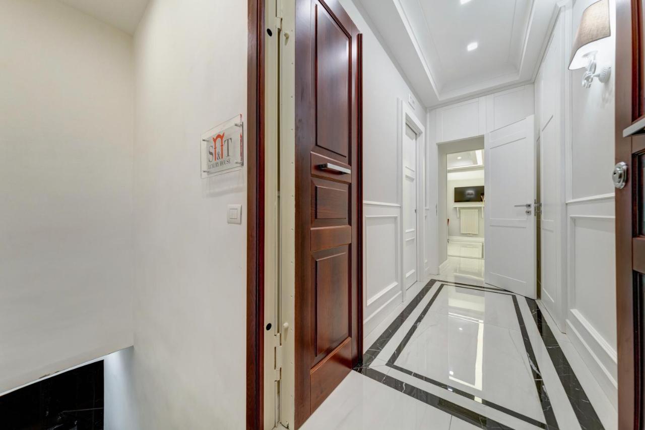 S&T LUXURY HOUSE in PLEBISCITO SQUARE - B&B