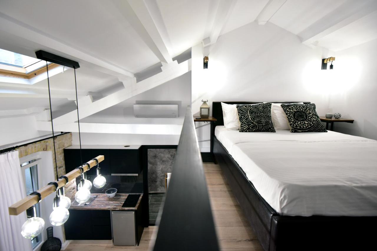 Queen 4 Apartment in the Heart of the Corfu Historical Old Town Center - Bed and Breakfast