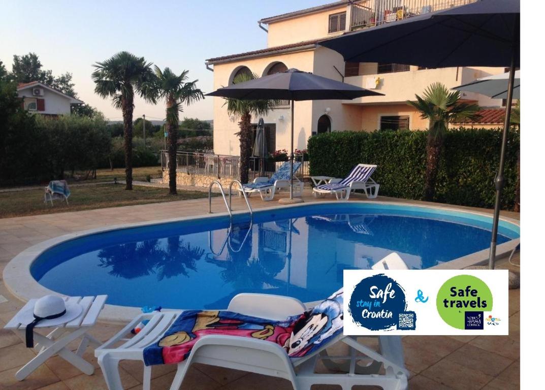 Apartamento con vistas a la piscina 