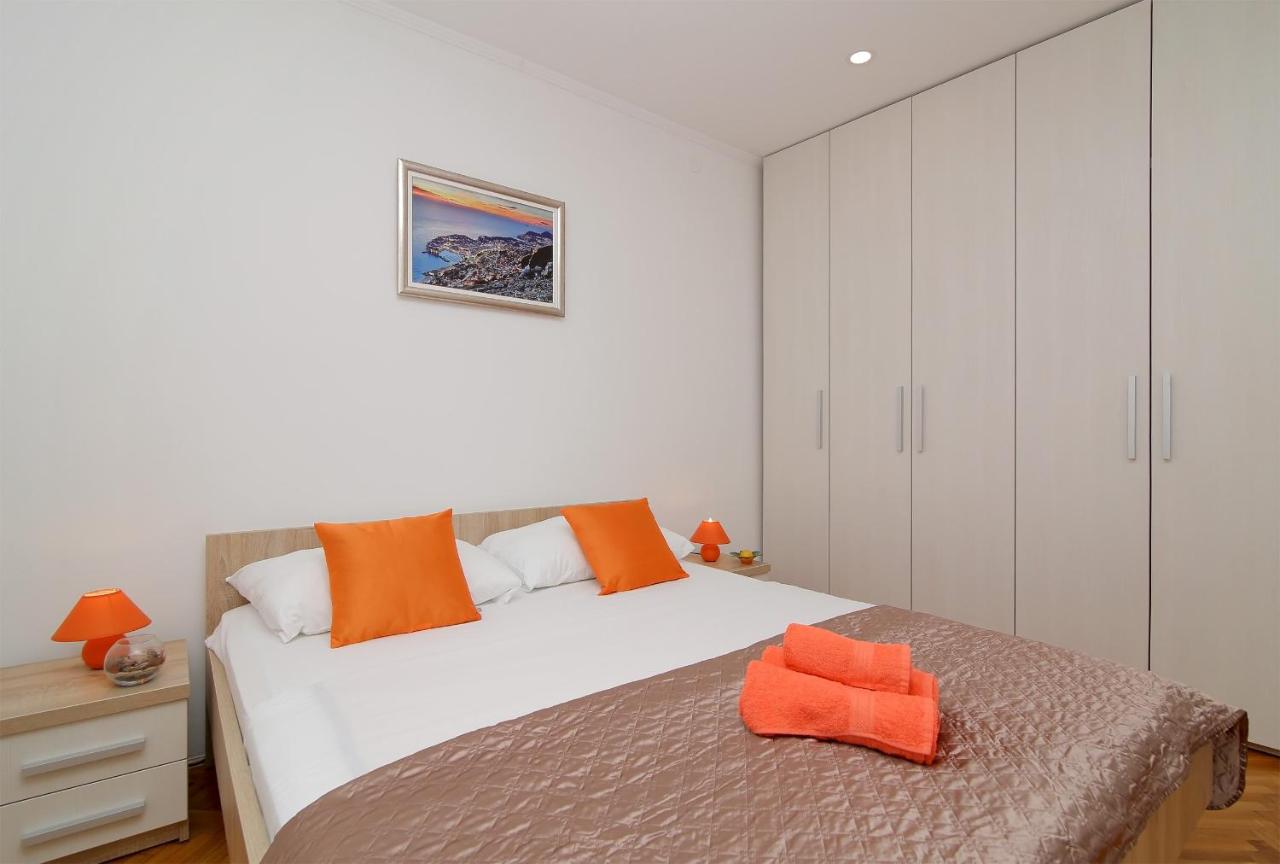 Comfort One Bedroom Apartment with Terrace and City View