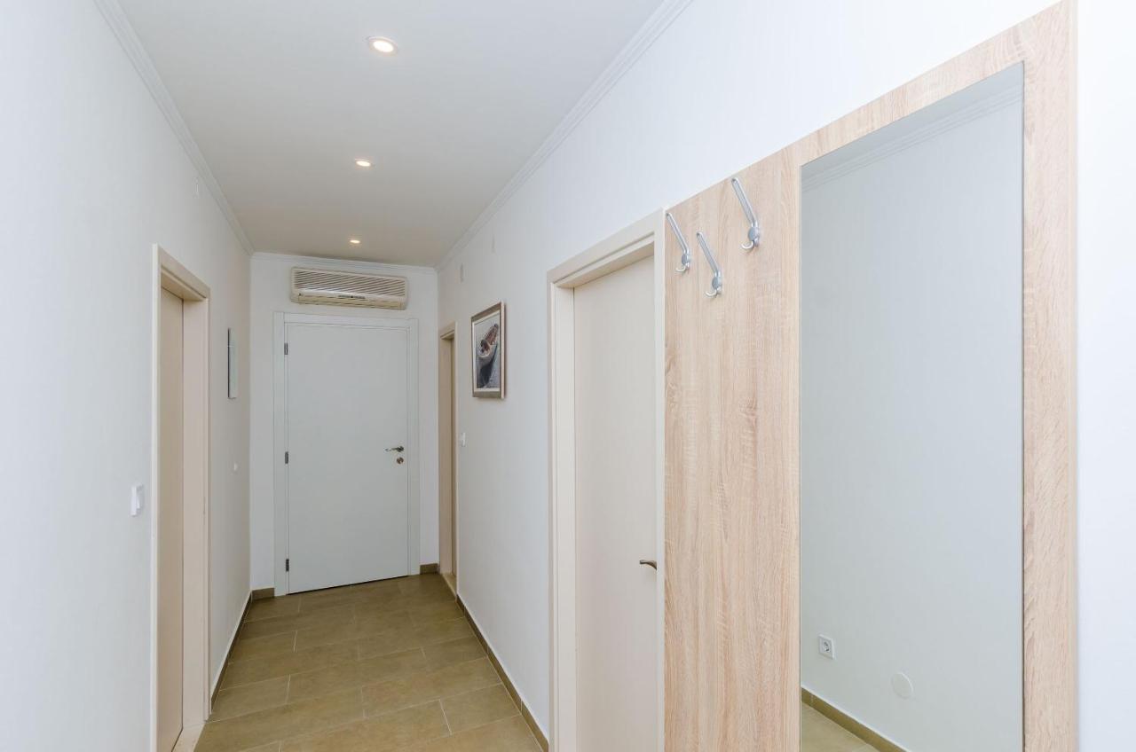 Superior One Bedroom Apartment with Terrace and City View'